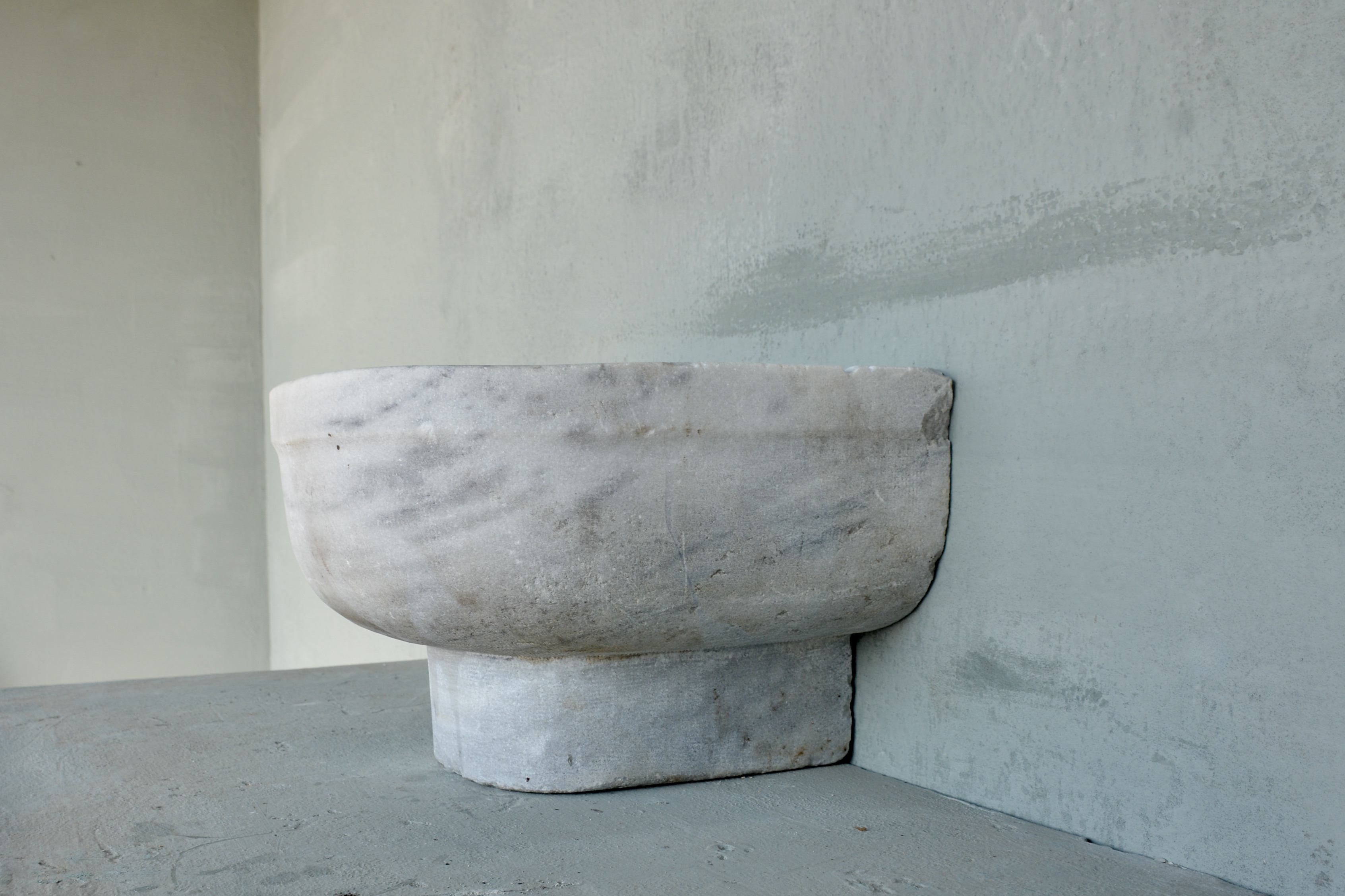 Reclaimed White Marble Sink - image 4