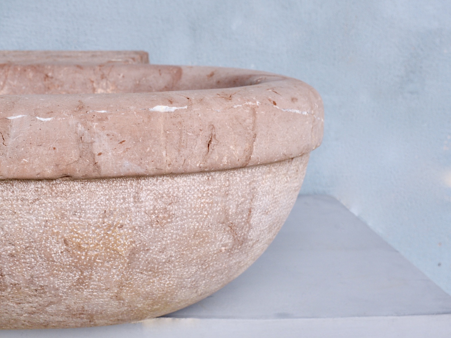 18th c. Italian Marble Hay Vessel from the horse stables of a grand property in Florence - image 4