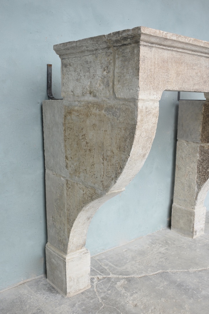 Early 18th c. Cheminée from a Bastide outside of Cavaillon, France - image 2