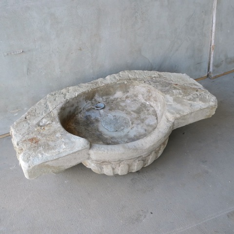 17th c. Evier from a Maison de Maitre near the Provencal Village of Villeneuve des Avignon - image 3