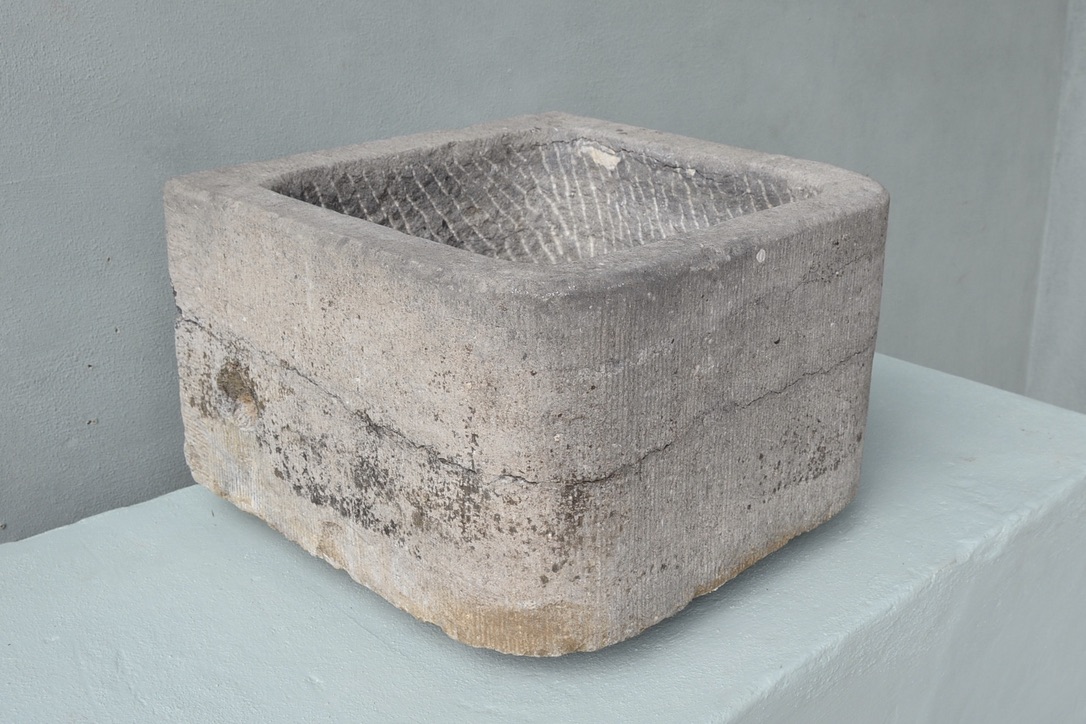 18th c. Belgium Blue Stone Evier - image 2