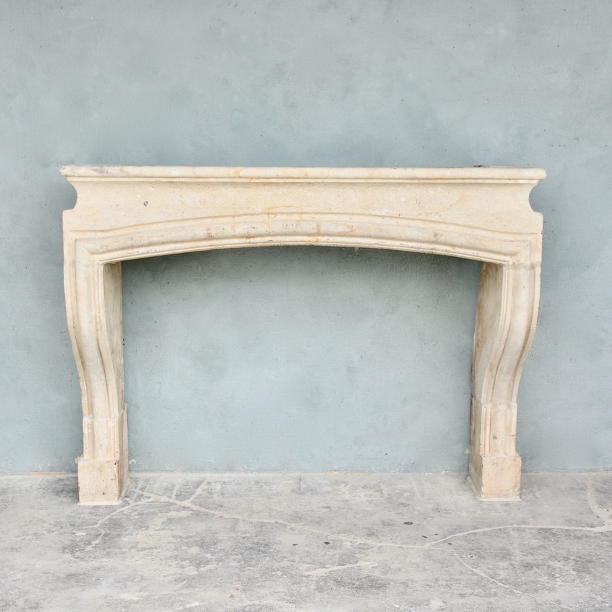 Late 18th c. Cheminée from a Maison de Maitre in Chaumont, France