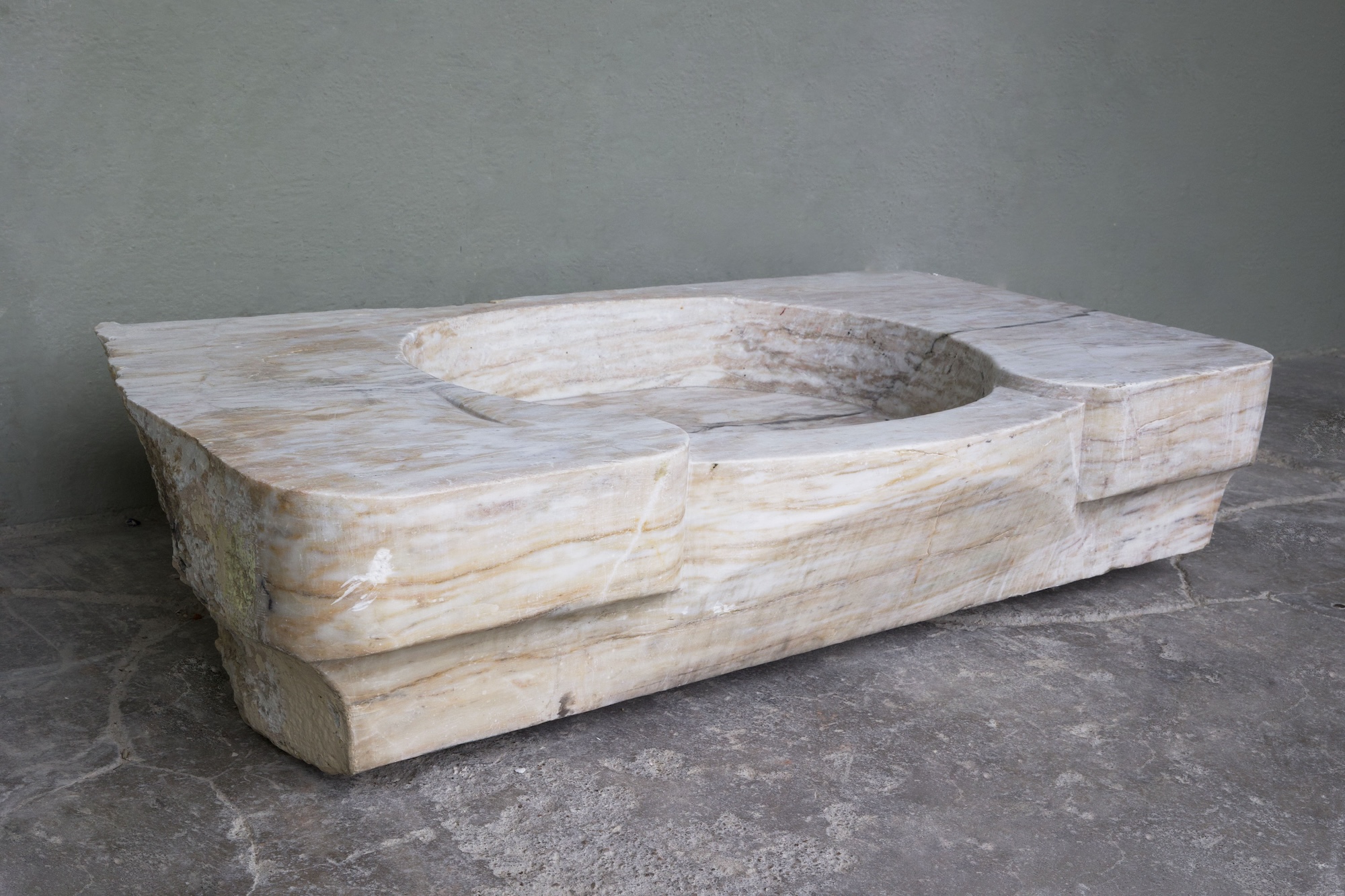 18th c. Marble Évier from a Maison de Maître in Béziers, a city in the South of France - image 2