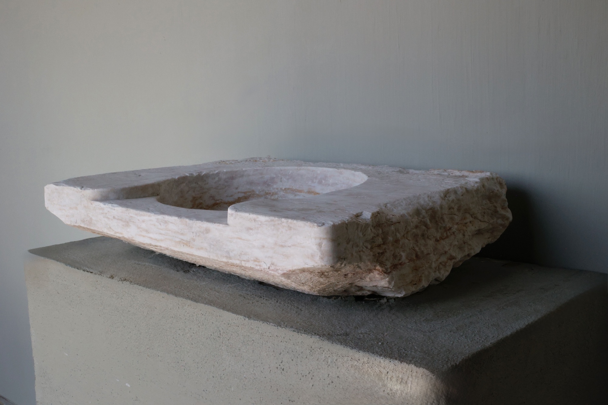 18th c. Marble Evier from a Maison Particulaire in Montpellier, France - image 3