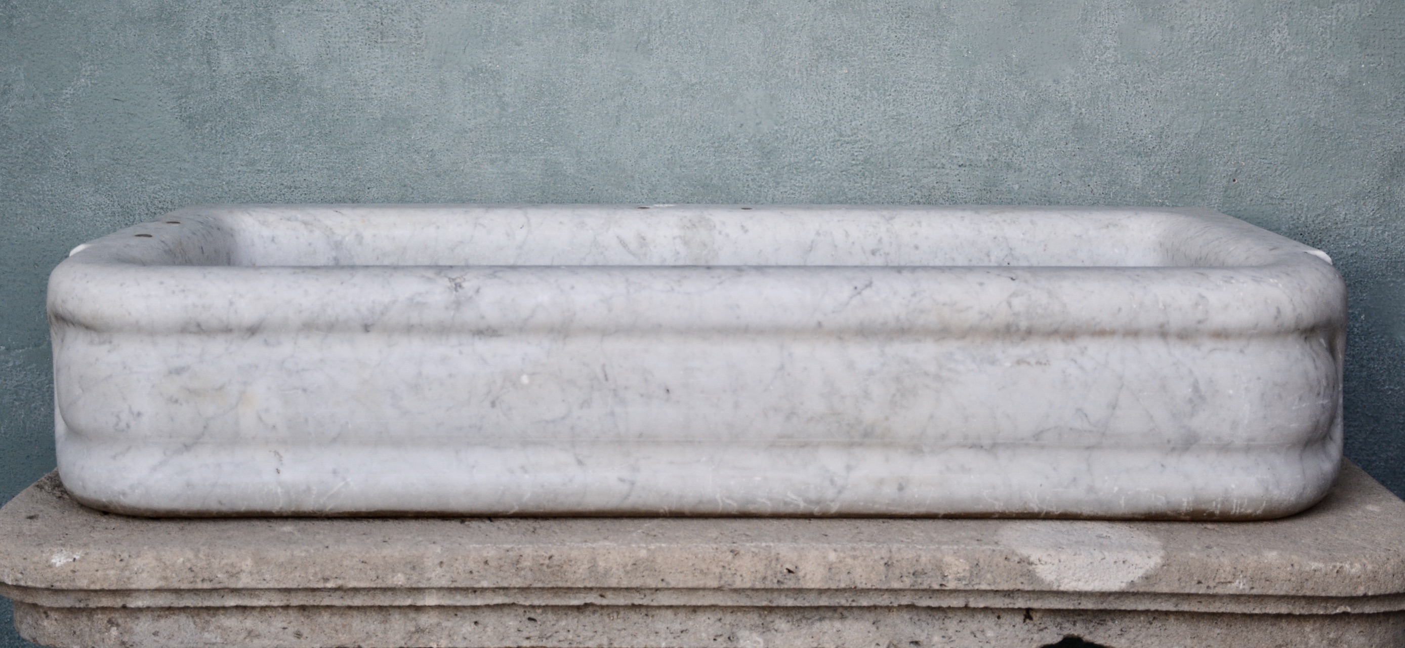 19th c. Monumental Carrara Marble Sink from a Property in Belgium - image 4