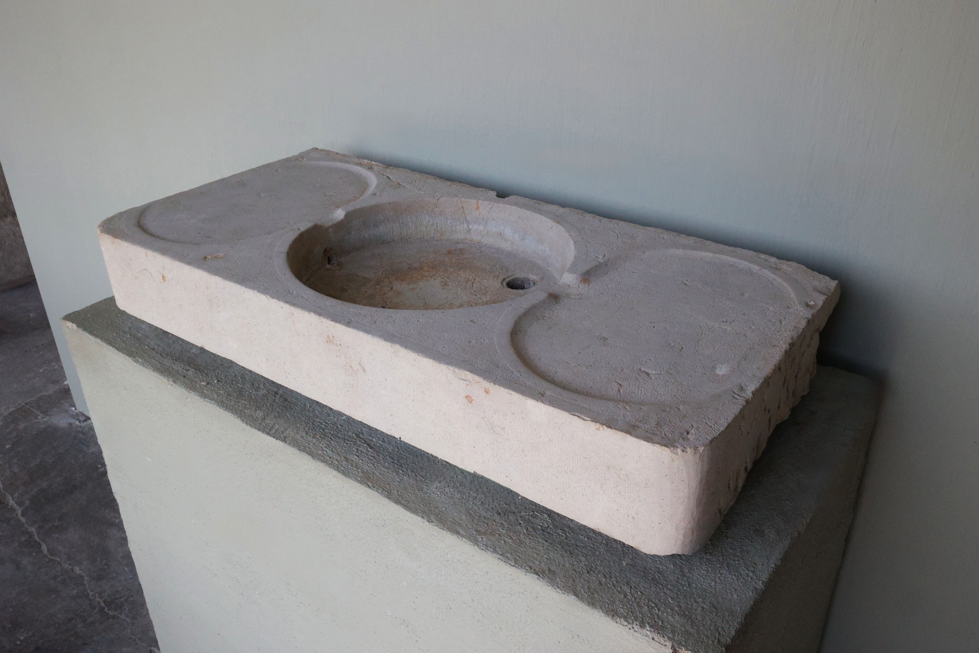 19th c. Evier from a Maison de Ville in Uzes, France - image 3