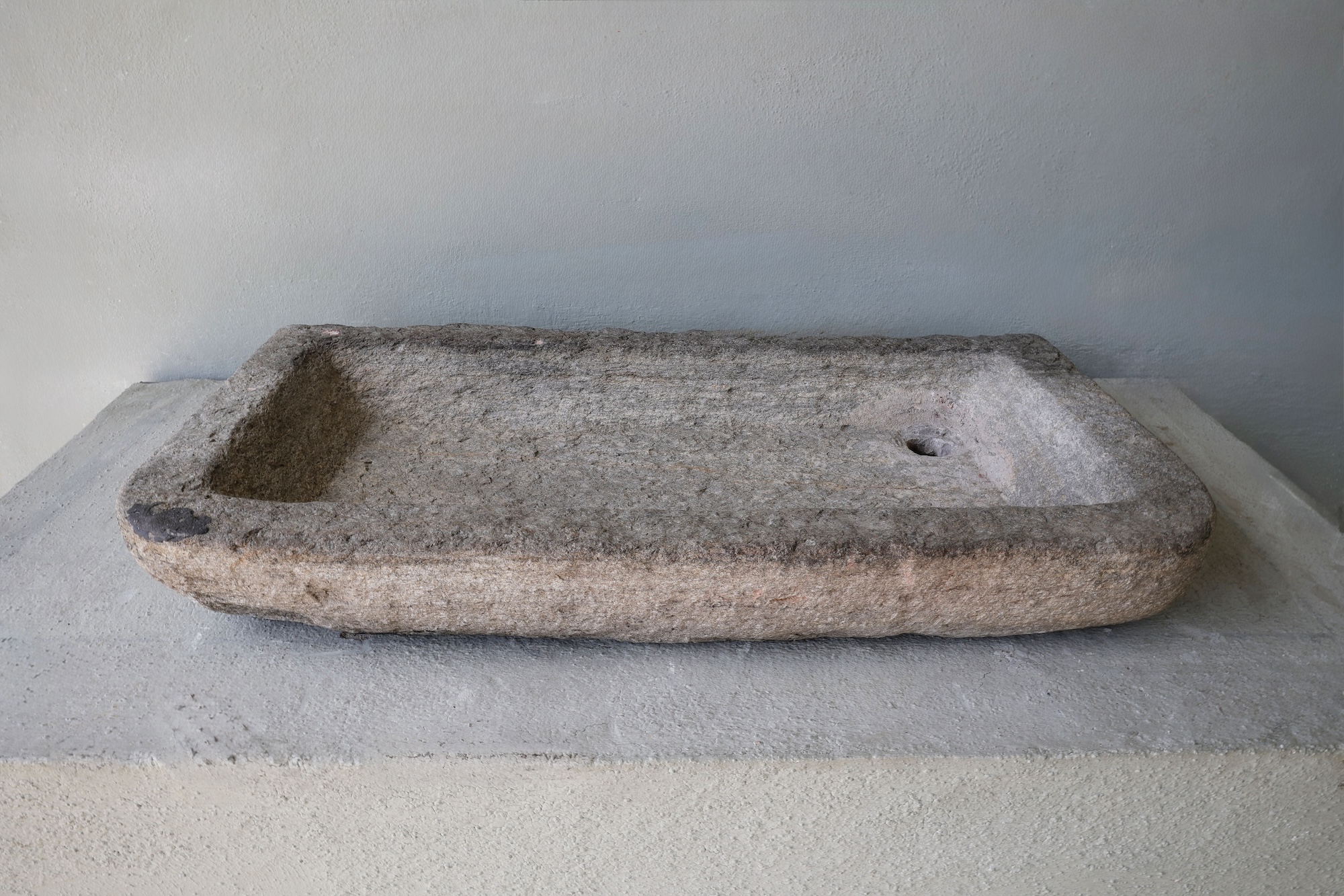 18th c. Lavello from a house in the city center of Turin, Italy - image 2
