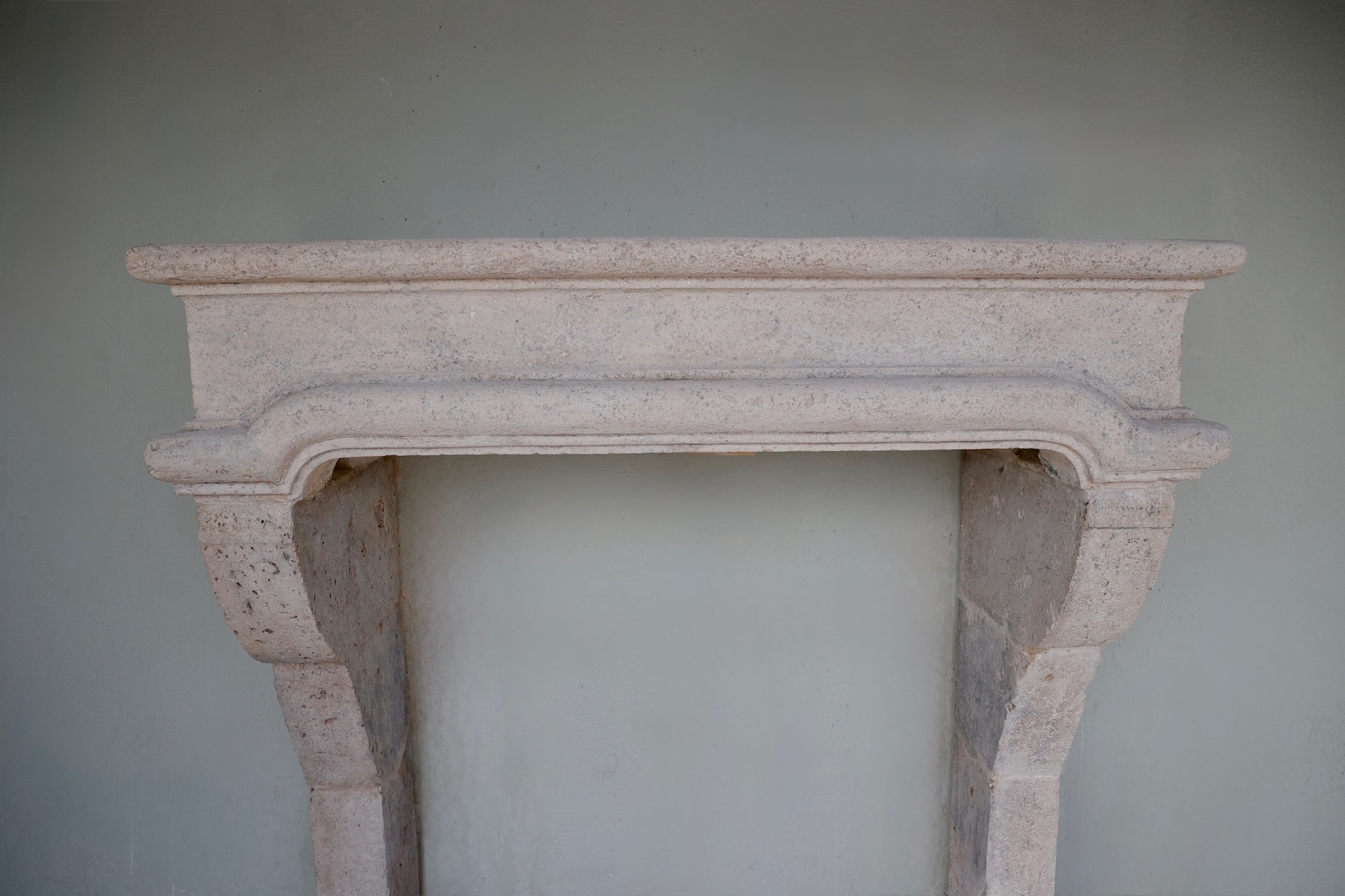 18th c Cheminee from a Maison Particulaire in Rochecorbon, a village in the Touraine region of France - image 4