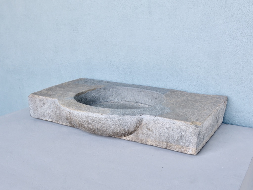18th c. Evier from a Maison de Ville in Ouveillan - image 2