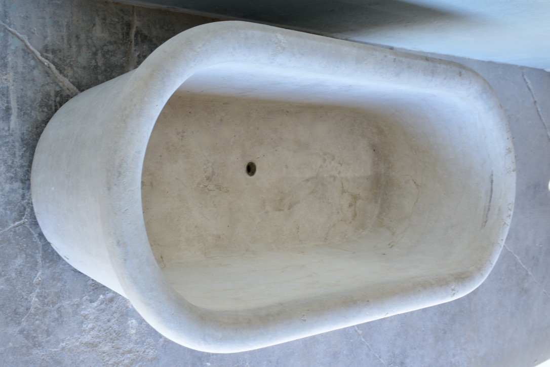 Late 18th c. Marble Bath For a Maison Particulaire in Paris - image 3