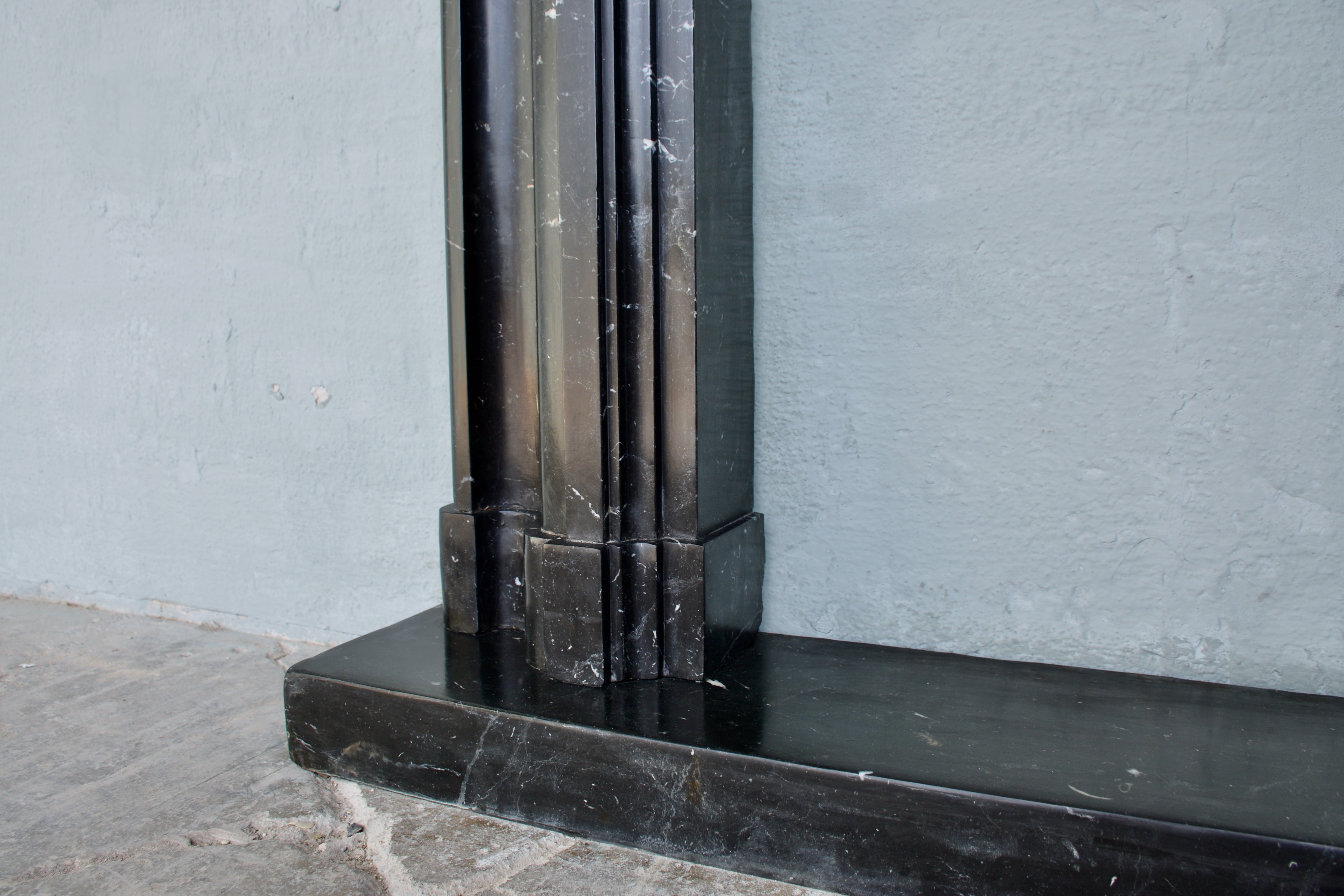 18th c. Nero Marquigna Marble Mantle from Venice, Italy - image 3