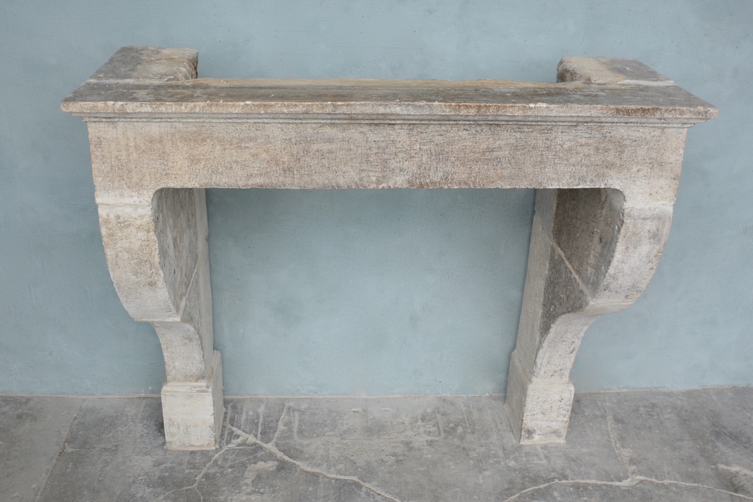 Early 18th c. Cheminée from a Bastide outside of Cavaillon, France - image 8