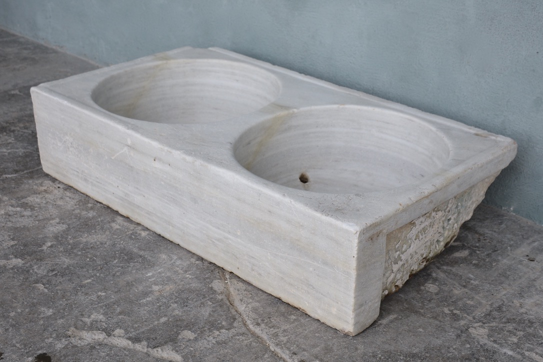 Early 19th c. Evier from the Andalucia region of Spain - image 3
