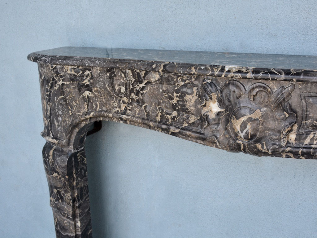 Late 18th c. Marble Cheminée from a Maison de Ville in Brussels, Belgium - image 4