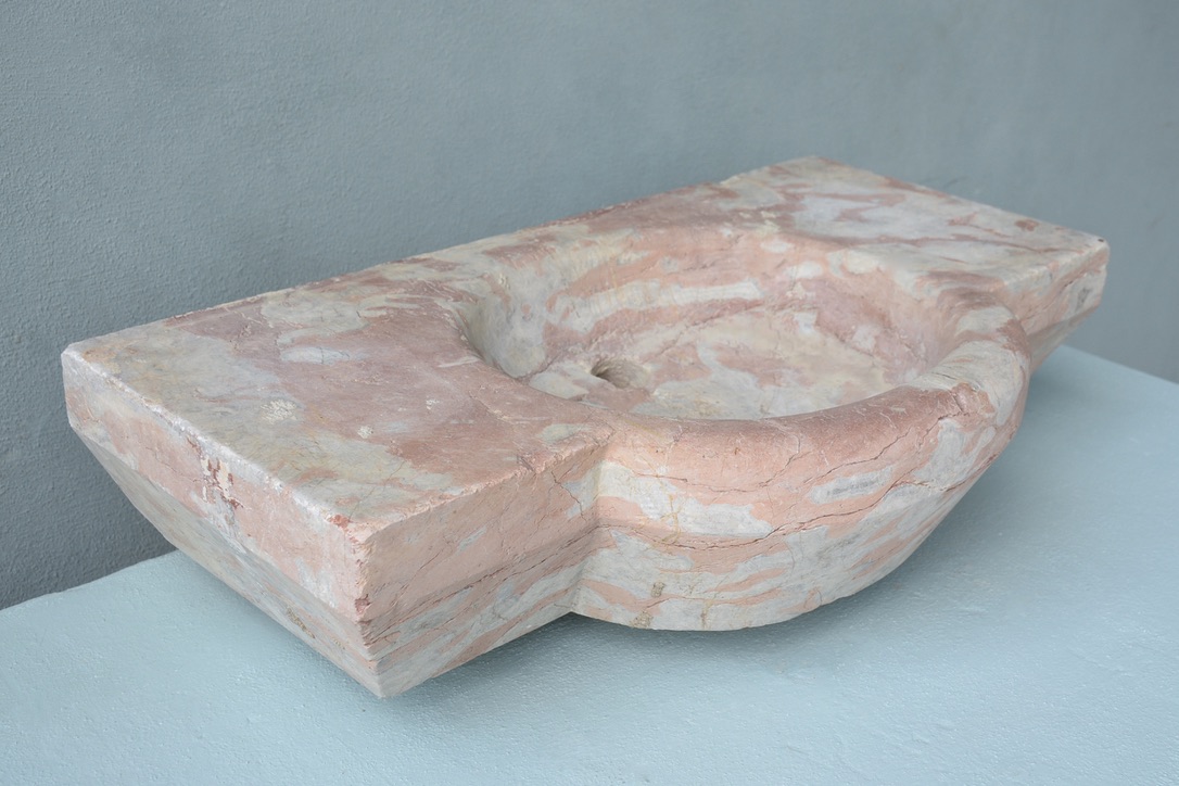 18th c. Marble Evier from the Chateau de Montfort in Narbonne, France - image 4