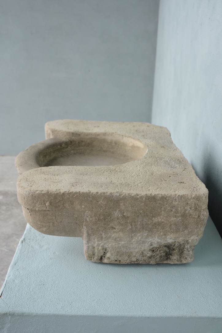 18th c Evier from a Bastide outside of the Provencal village of Bonnieux - image 4