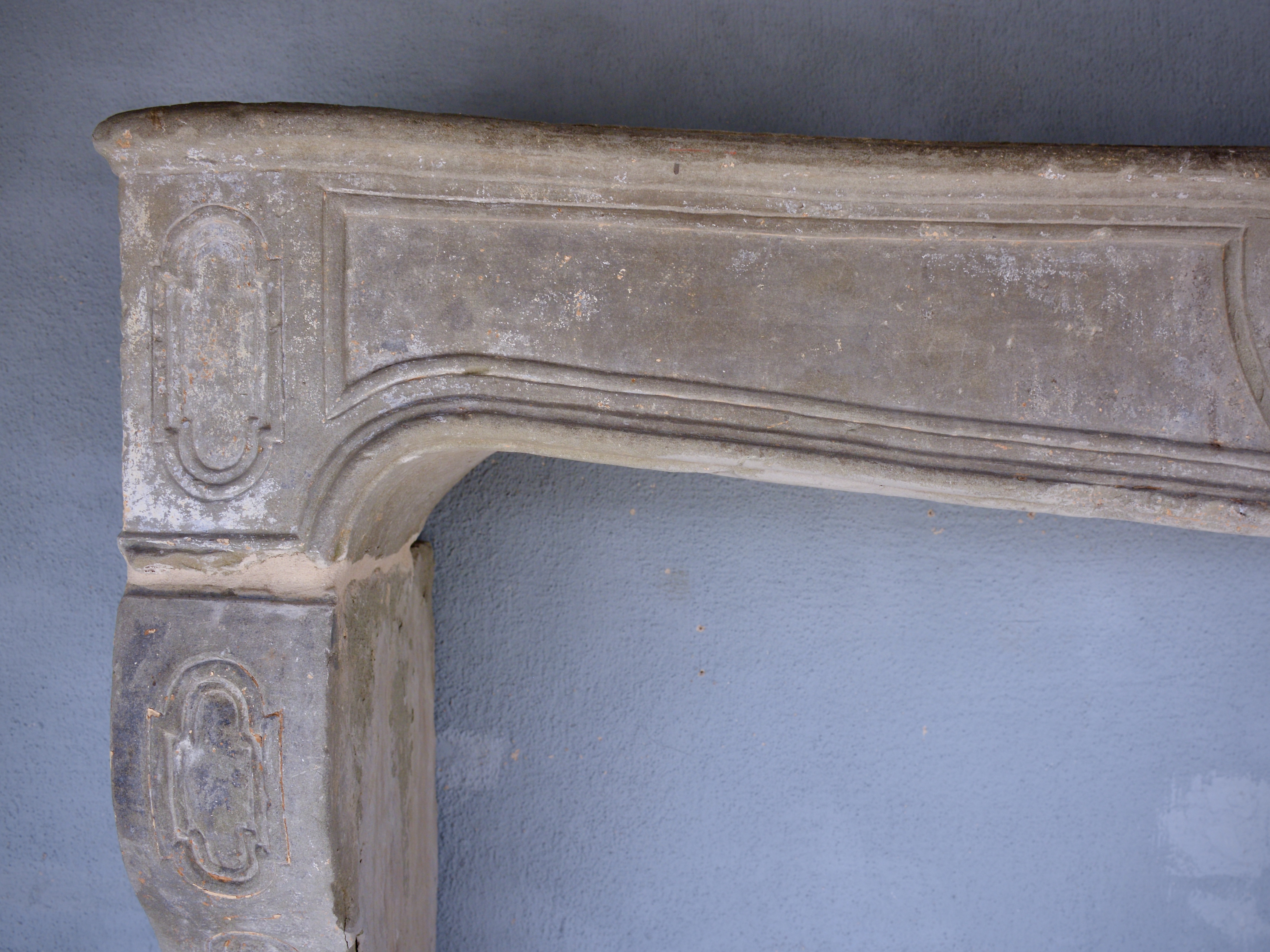 18th c. Cheminée from a Maison de Ville in Bordeaux, France - image 2