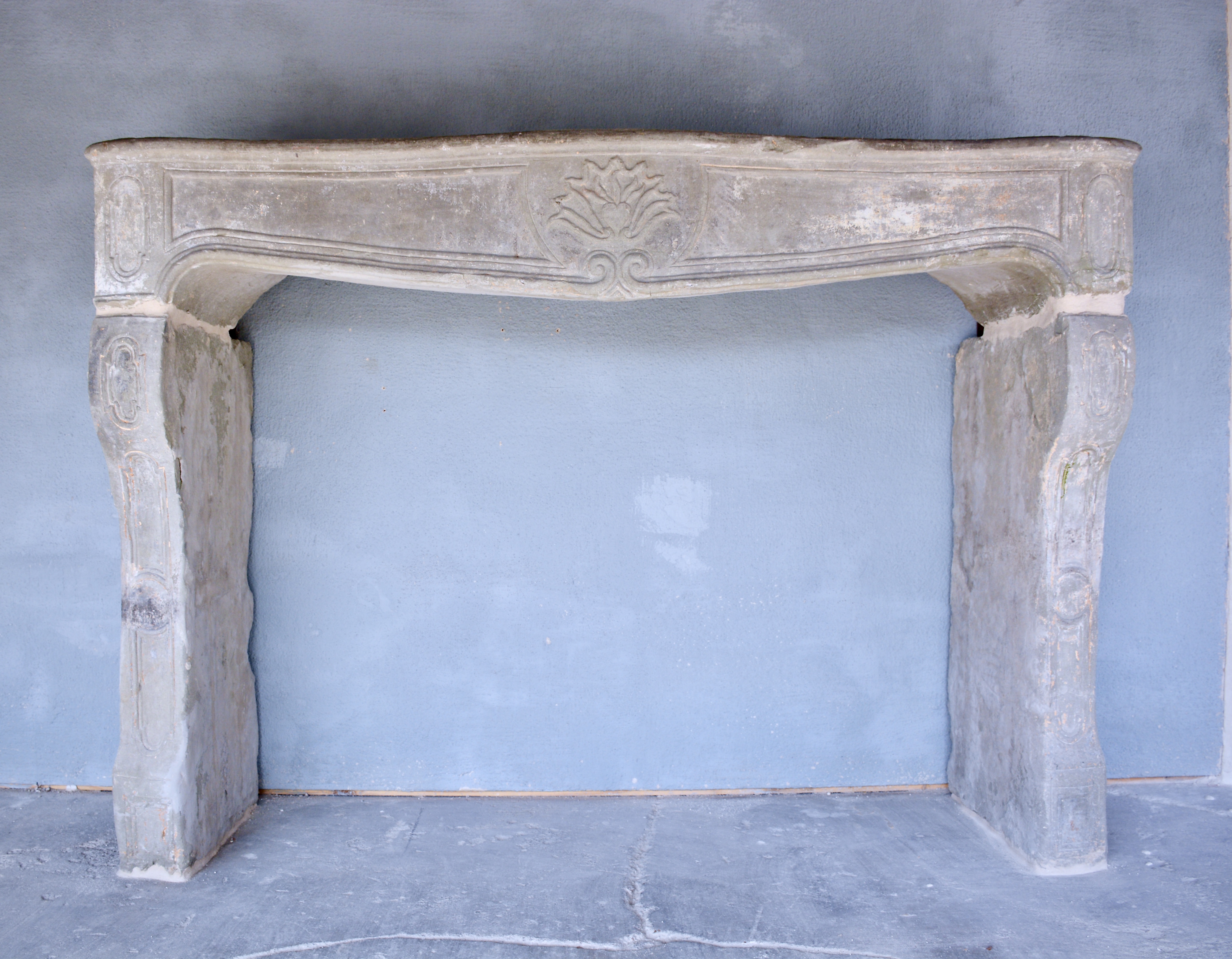 18th c. Cheminée from a Maison de Ville in Bordeaux, France