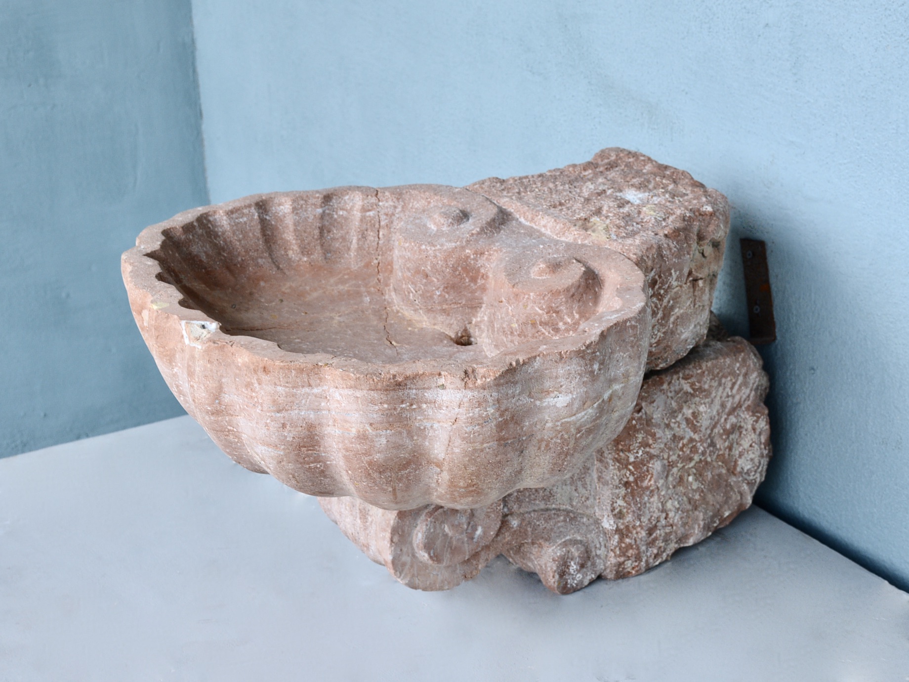 17th c. Trapani Marble Sink from Palermo, Sicily - image 3