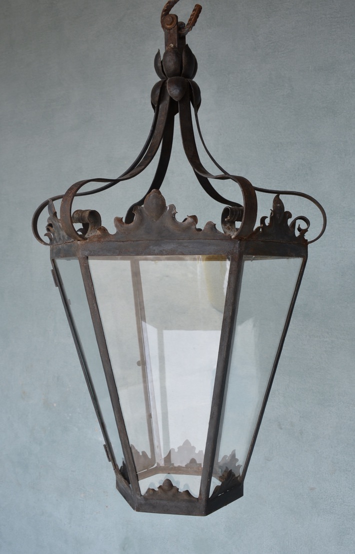 19th c. French Lanterne de Maison - image 3