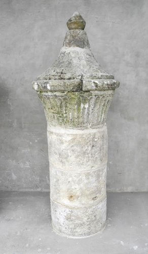 Pair of 18th c. Columns from the Entrance to a property in Soumeras, a Village in the Poitou-Charentes region of France - image 3