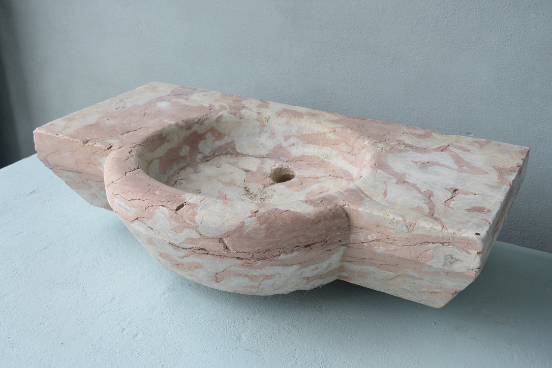 18th c. Marble Evier from the Chateau de Montfort in Narbonne, France - image 3