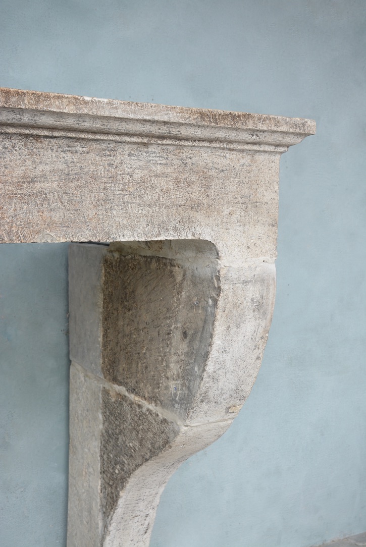 Early 18th c. Cheminée from a Bastide outside of Cavaillon, France - image 3