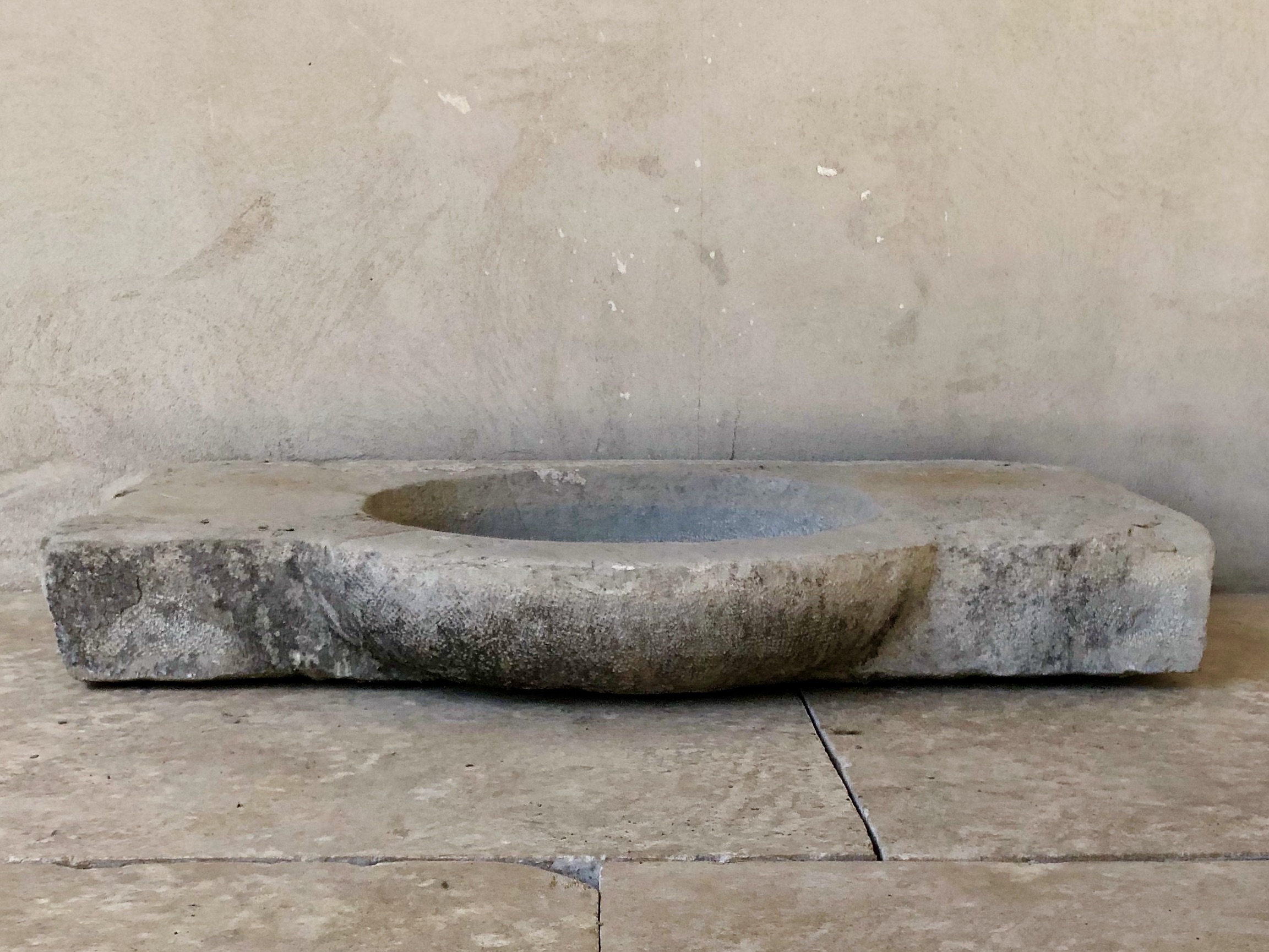 Reclaimed stone sink from Bages, Aude a Commune in France