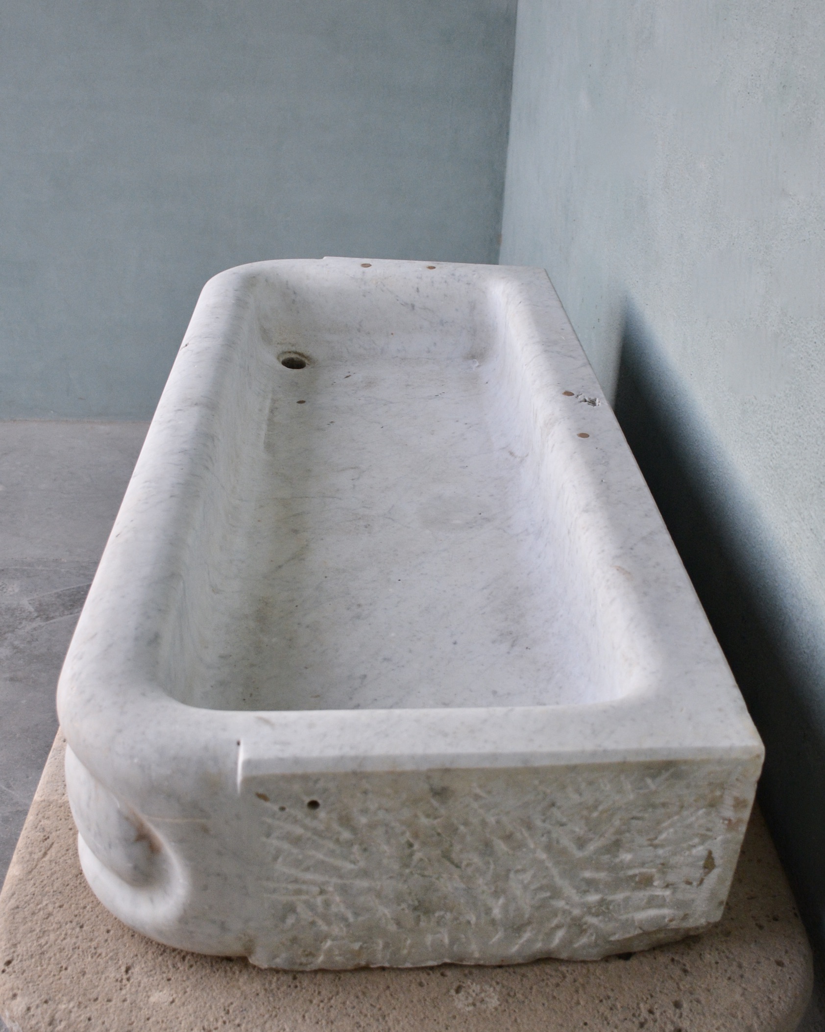 19th c. Monumental Carrara Marble Sink from a Property in Belgium - image 3