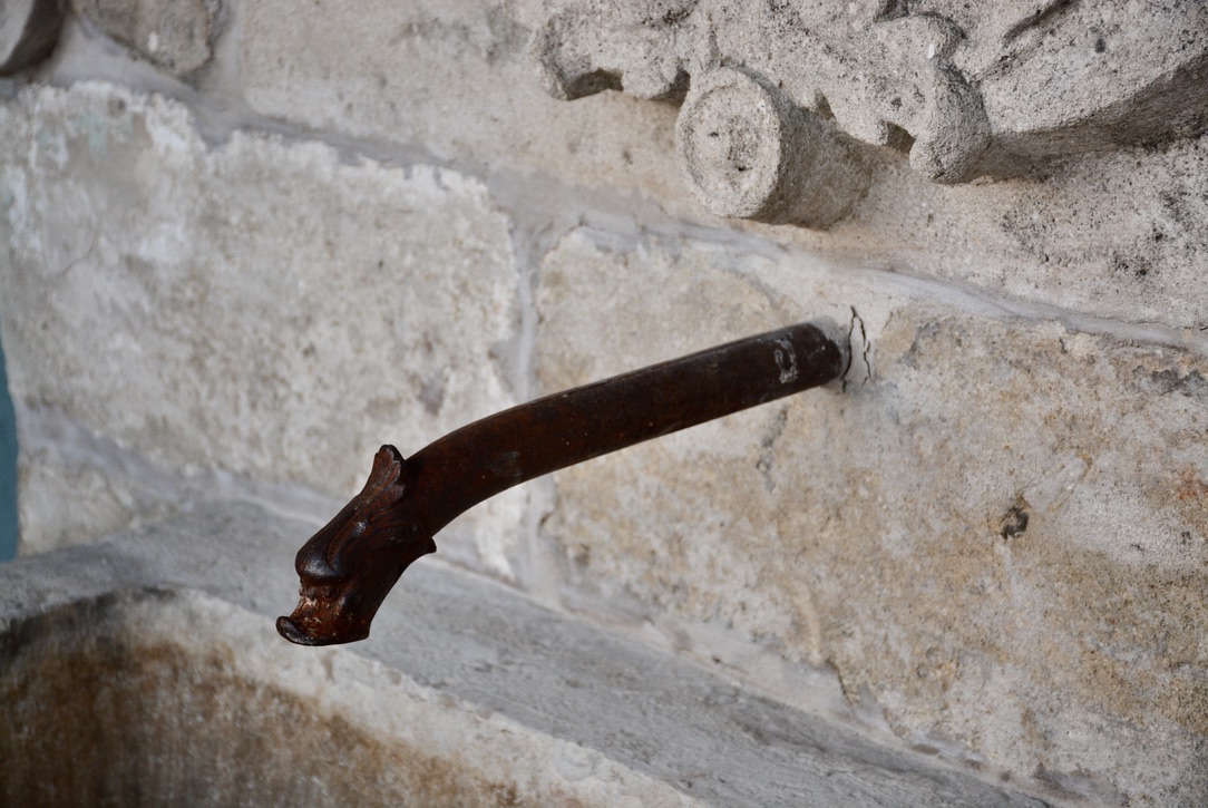 Early 19th c. Limestone Wall Fountain from a Countryside Property near Clermont-Ferrand, France - image 5