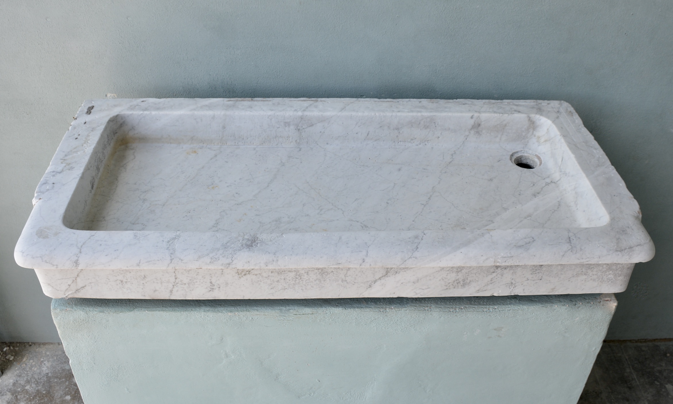 19th c. Marble Sink from a house in the village center of Alba, Italy - image 2
