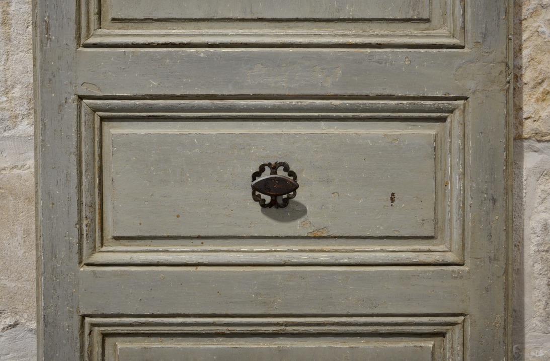 18th c. Door from a Maison de Maitre in Branne, a Village near St-Émilion, France  - image 3