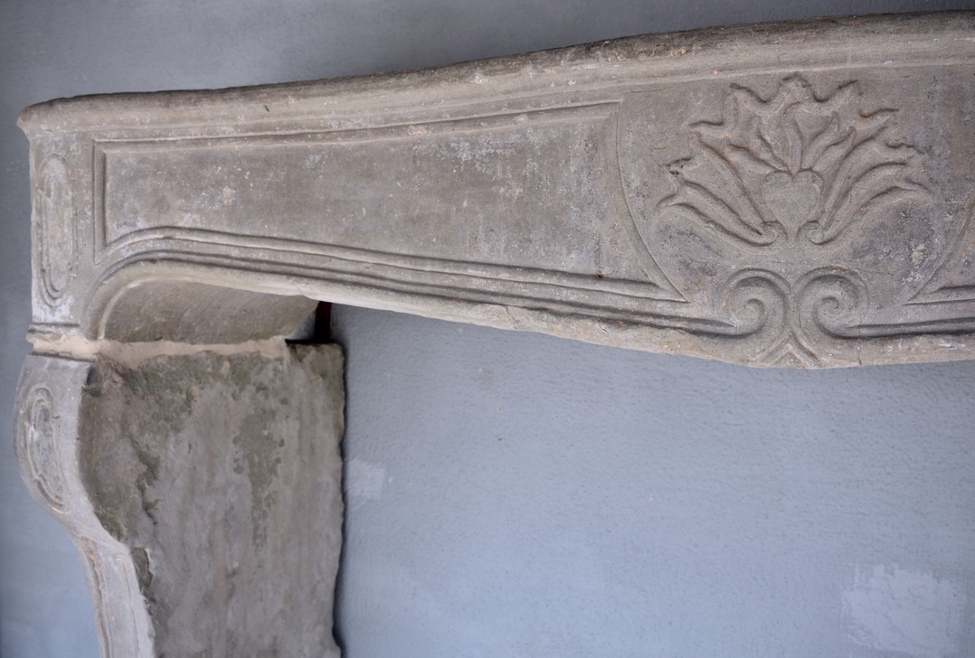 18th c. Cheminée from a Maison de Ville in Bordeaux, France - image 3
