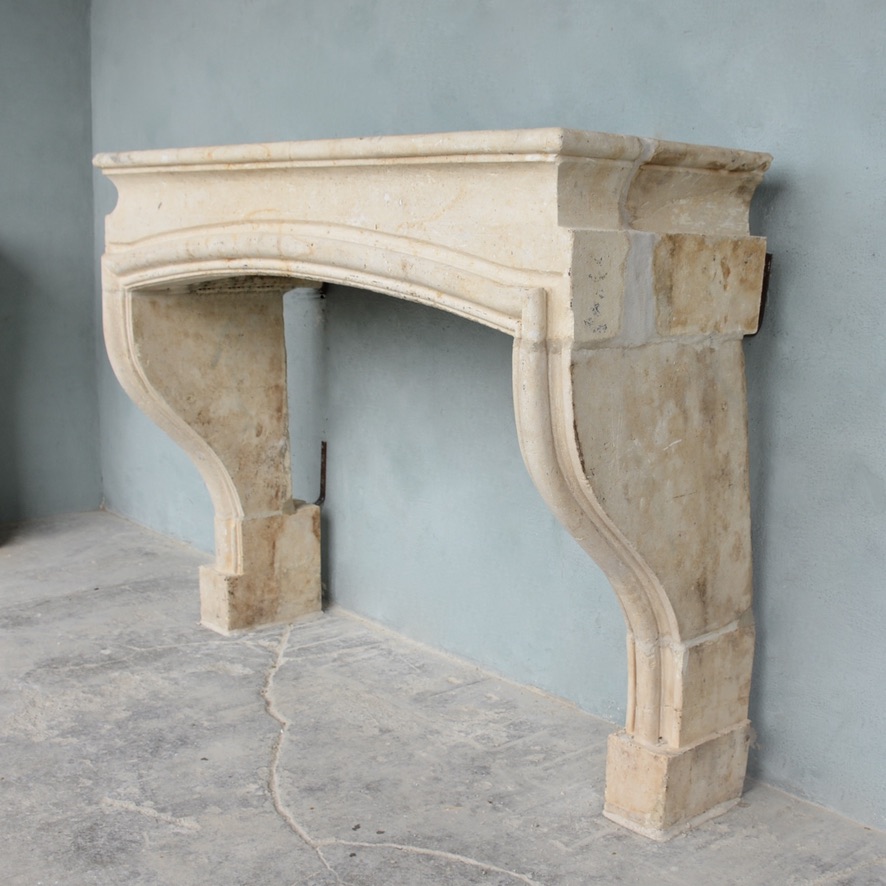 Late 18th c. Cheminée from a Maison de Maitre in Chaumont, France - image 2