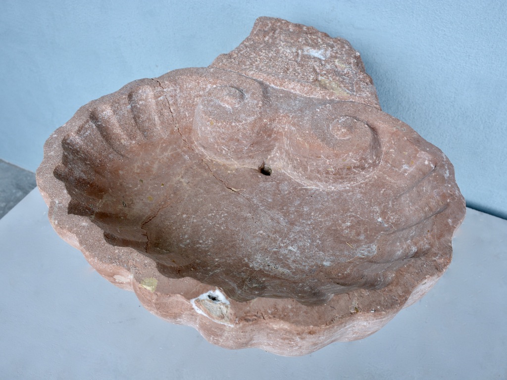 17th c. Trapani Marble Sink from Palermo, Sicily - image 4