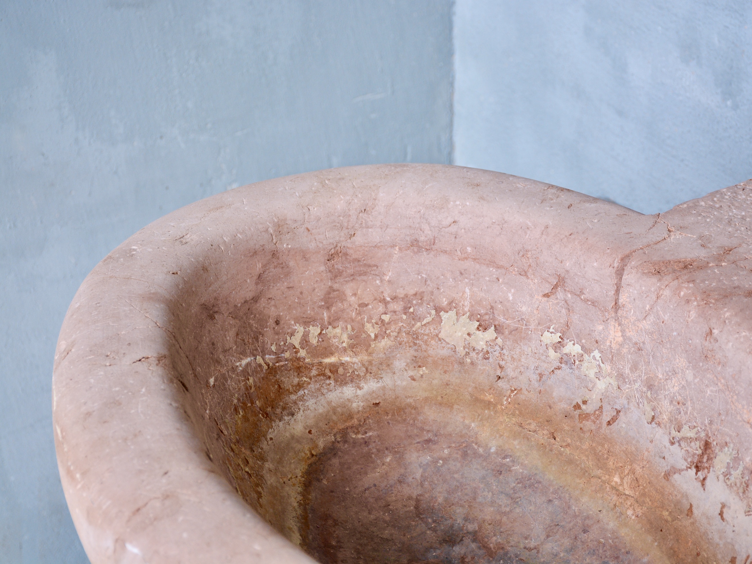 18th c. Italian Marble Hay Vessel from the horse stables of a grand property in Florence - image 5
