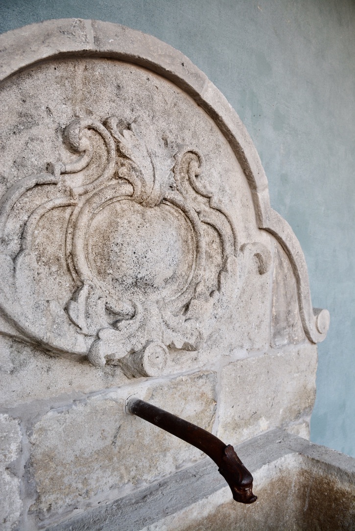 Early 19th c. Limestone Wall Fountain from a Countryside Property near Clermont-Ferrand, France - image 4