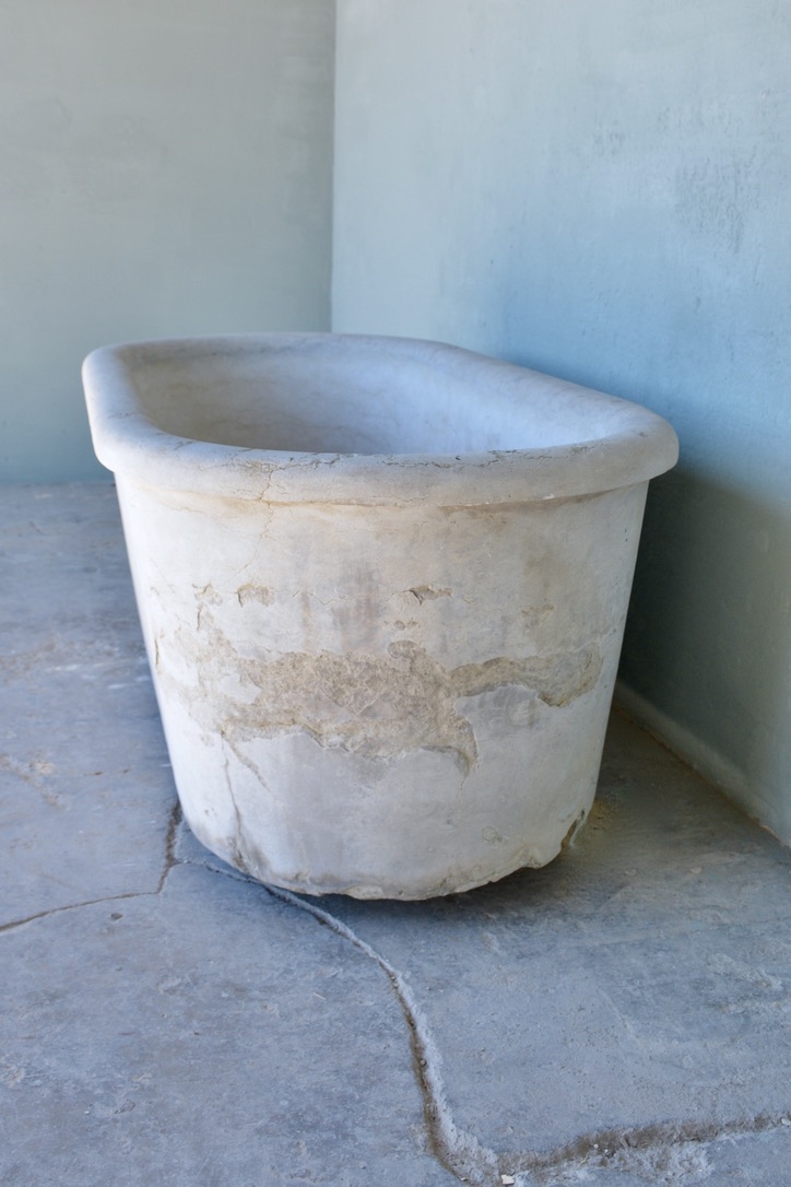 Late 18th c. Marble Bath For a Maison Particulaire in Paris - image 2