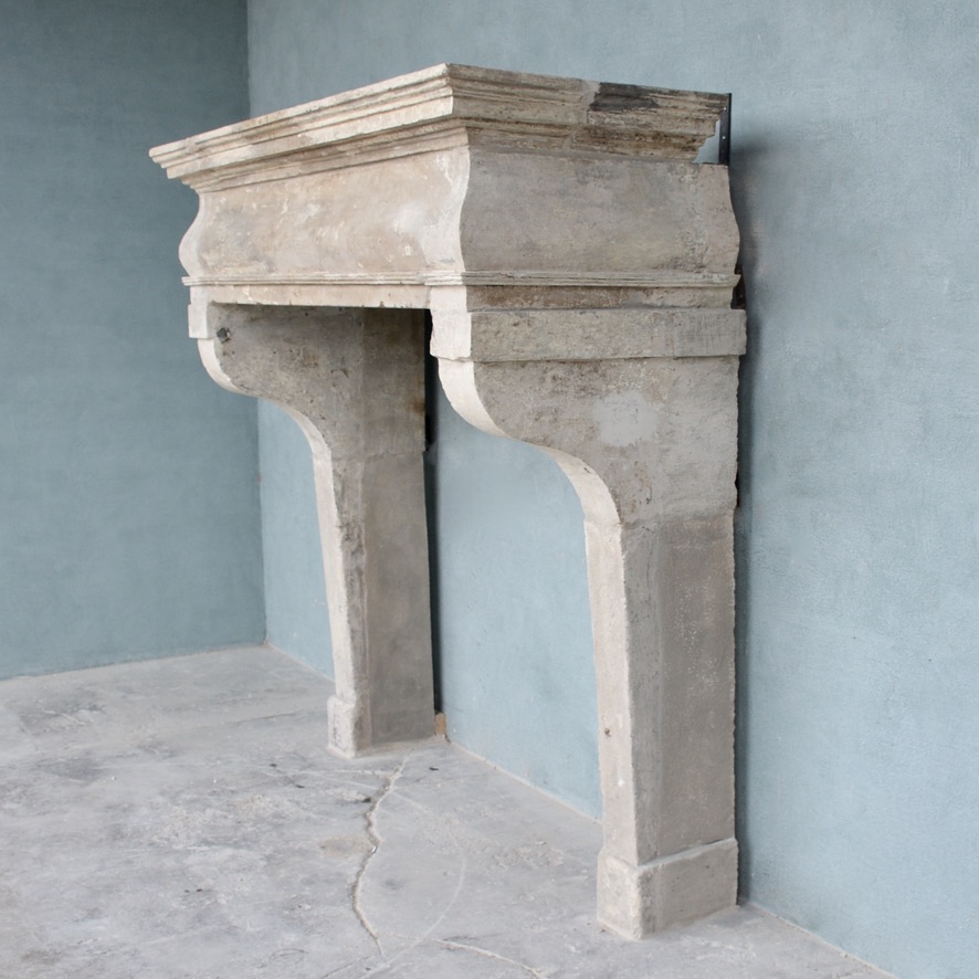 18th c. Cheminée from a Bastide near the Provencal town of Cavaillon, France - image 4