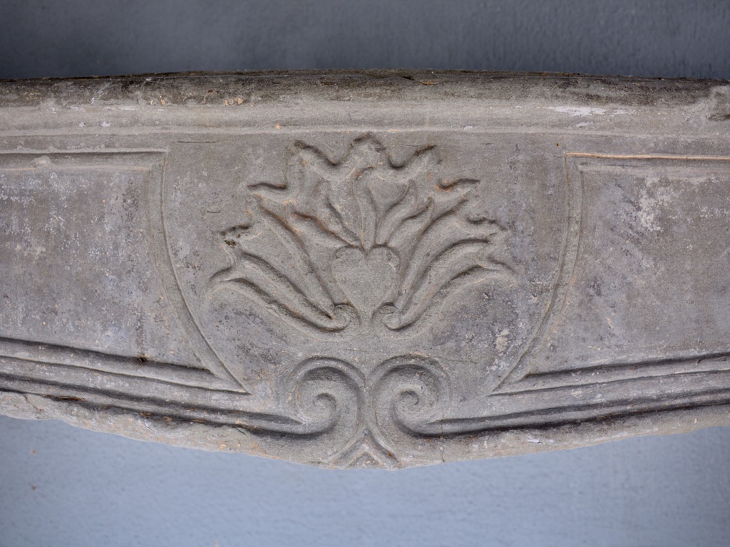 18th c. Cheminée from a Maison de Ville in Bordeaux, France - image 4