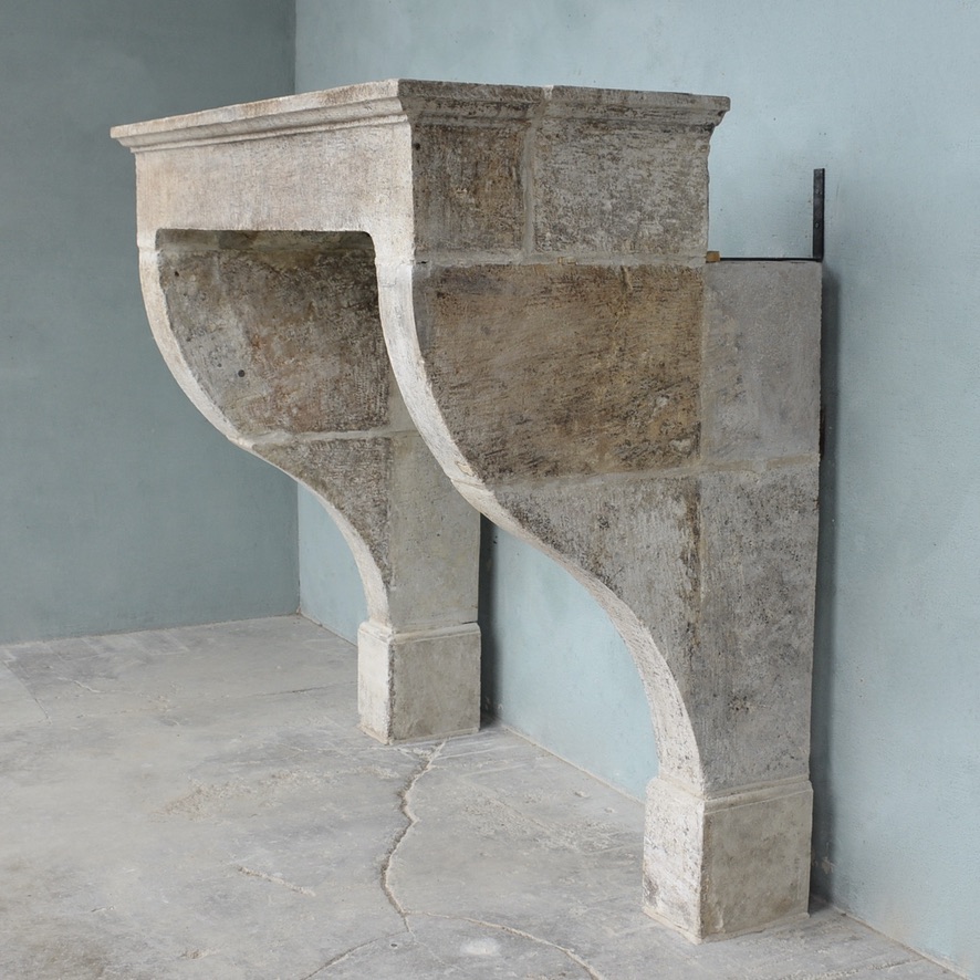 Early 18th c. Cheminée from a Bastide outside of Cavaillon, France - image 4