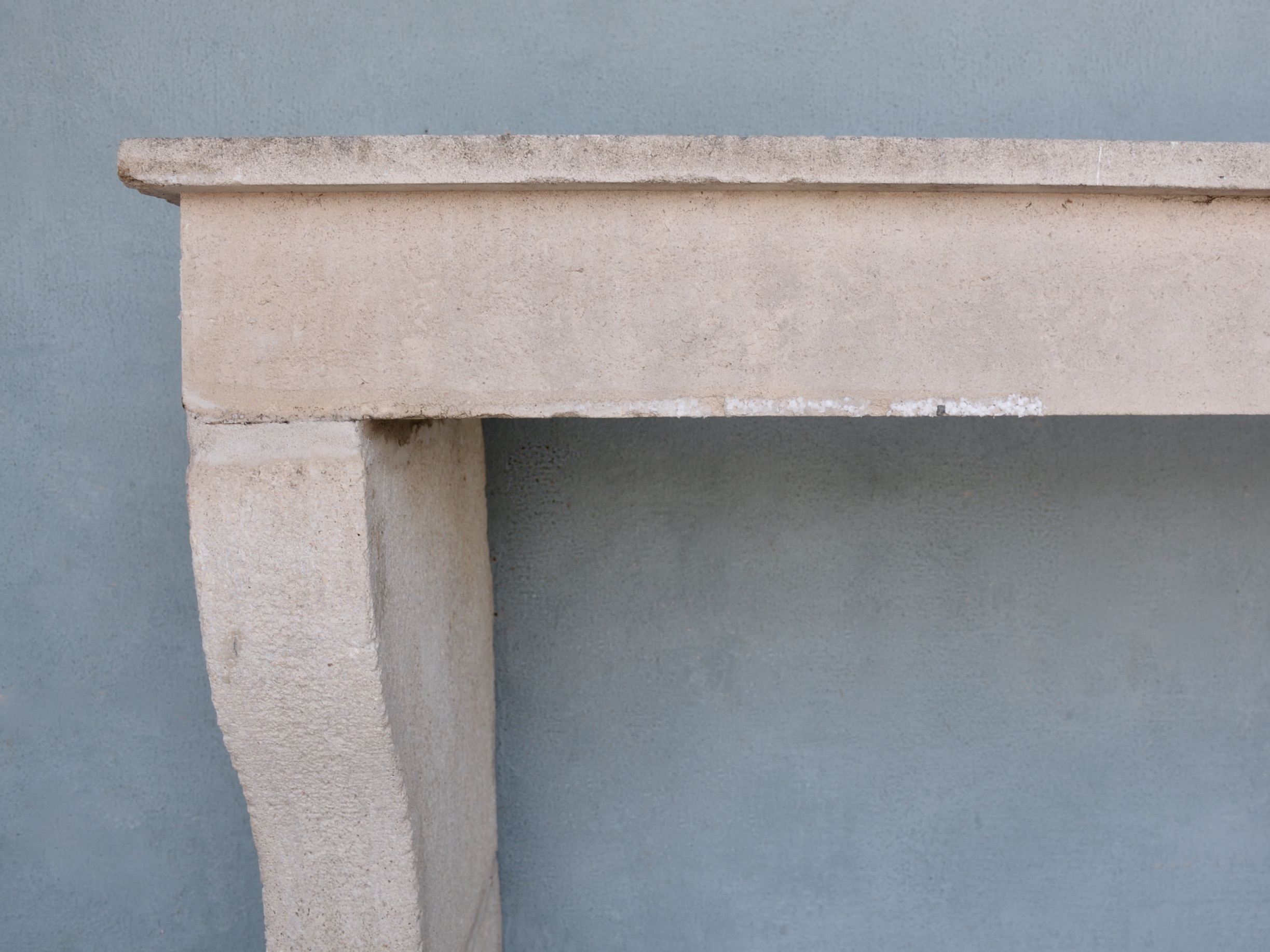 19th c. Cheminée from a Maison de Ville in Arles, France - image 3