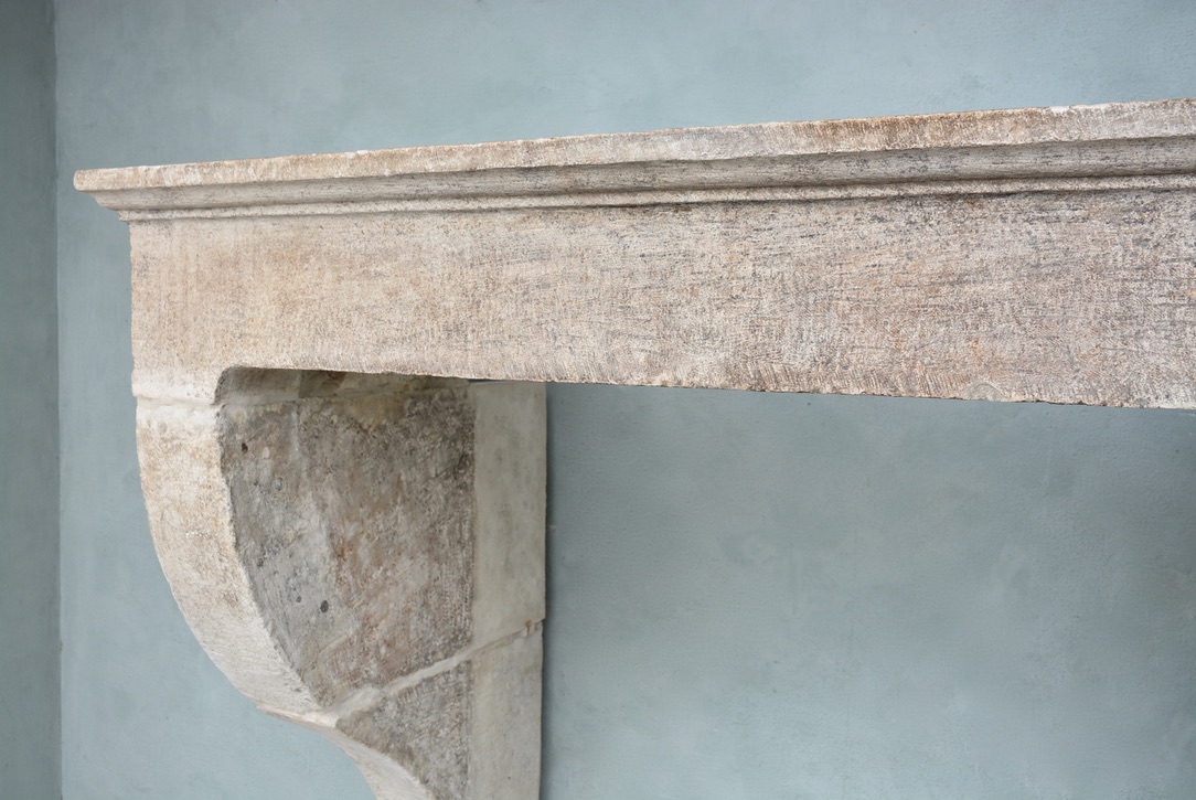 Early 18th c. Cheminée from a Bastide outside of Cavaillon, France - image 6