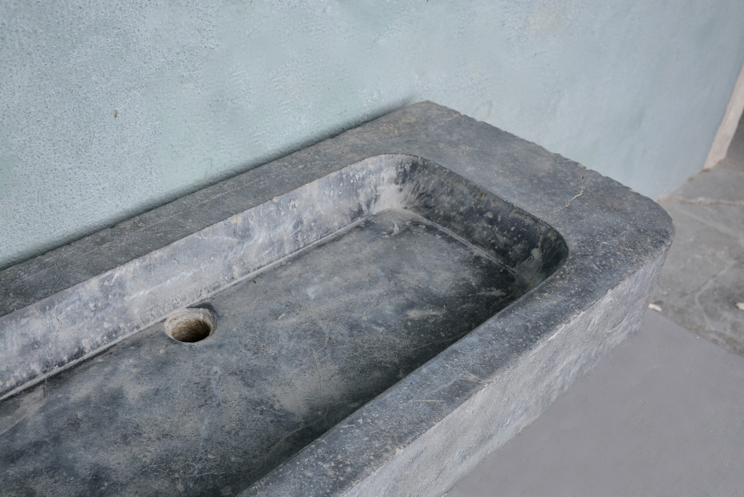 18th c. Petit Granit Sink - image 3