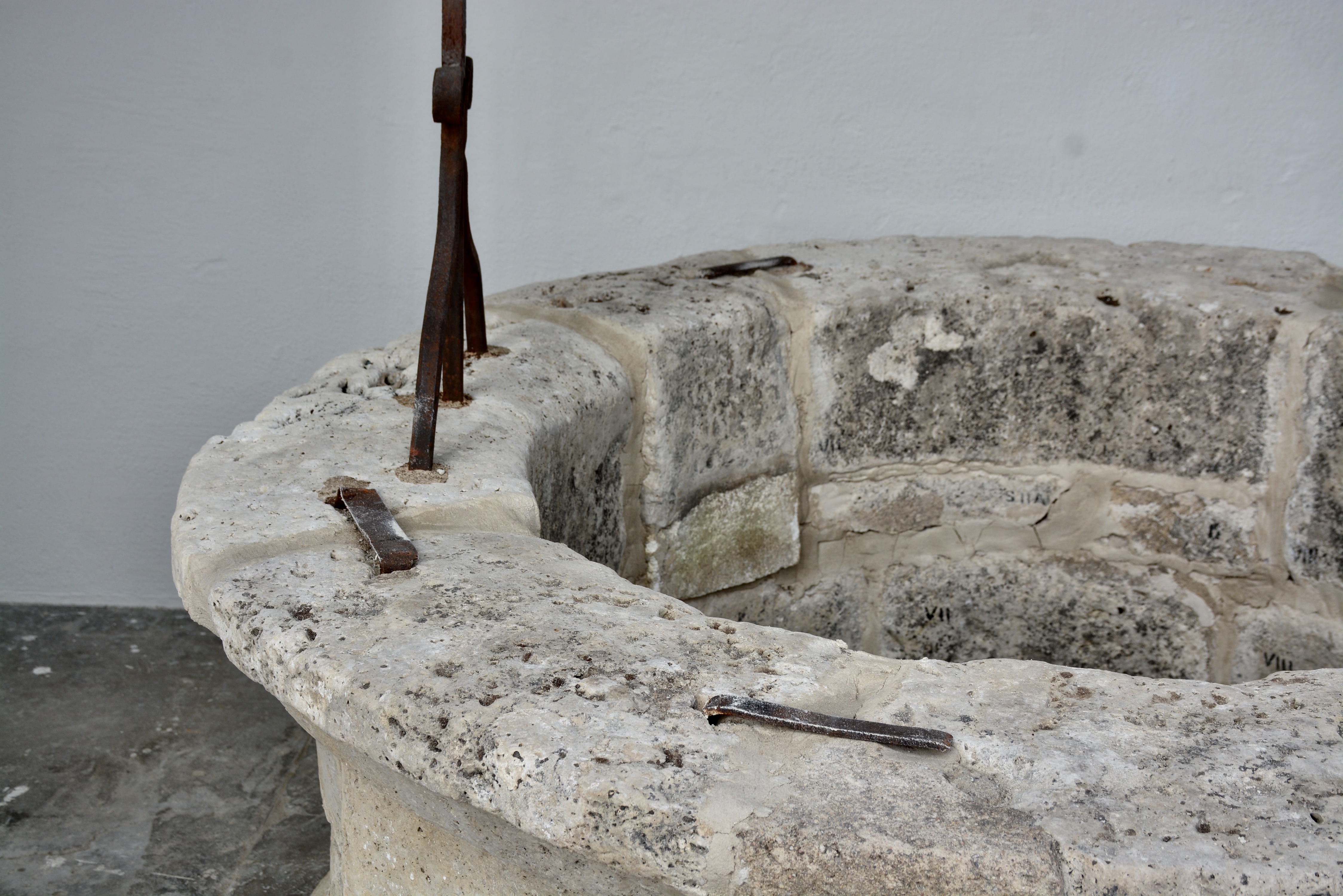 Louis XIV Well from a Jardin Provencal near Uzes, France. Circa 1680.  - image 3