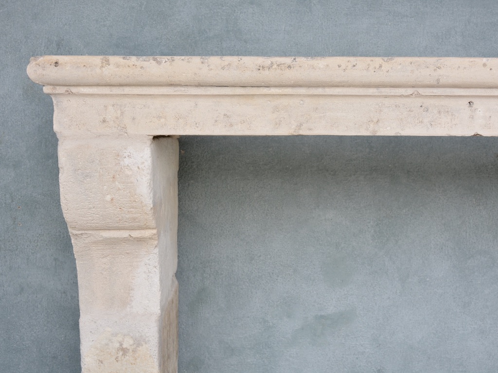 18th c. Cheminée from a Maison de Ville in Beaucaire, France - image 3
