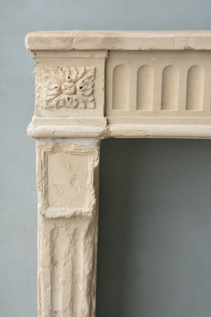 Louis XVI Cheminée from the Salon of an 18th c. Maison de Ville in Avignon, France - image 3
