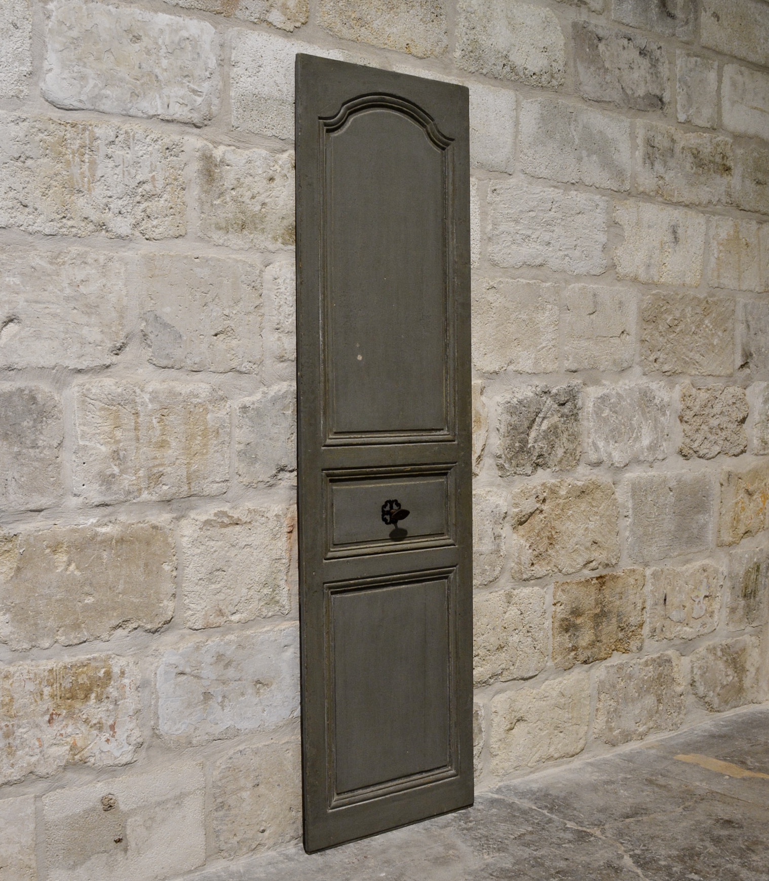18th c. Door from a Maison de Maitre in Branne, a Village near St-Émilion, France - image 2