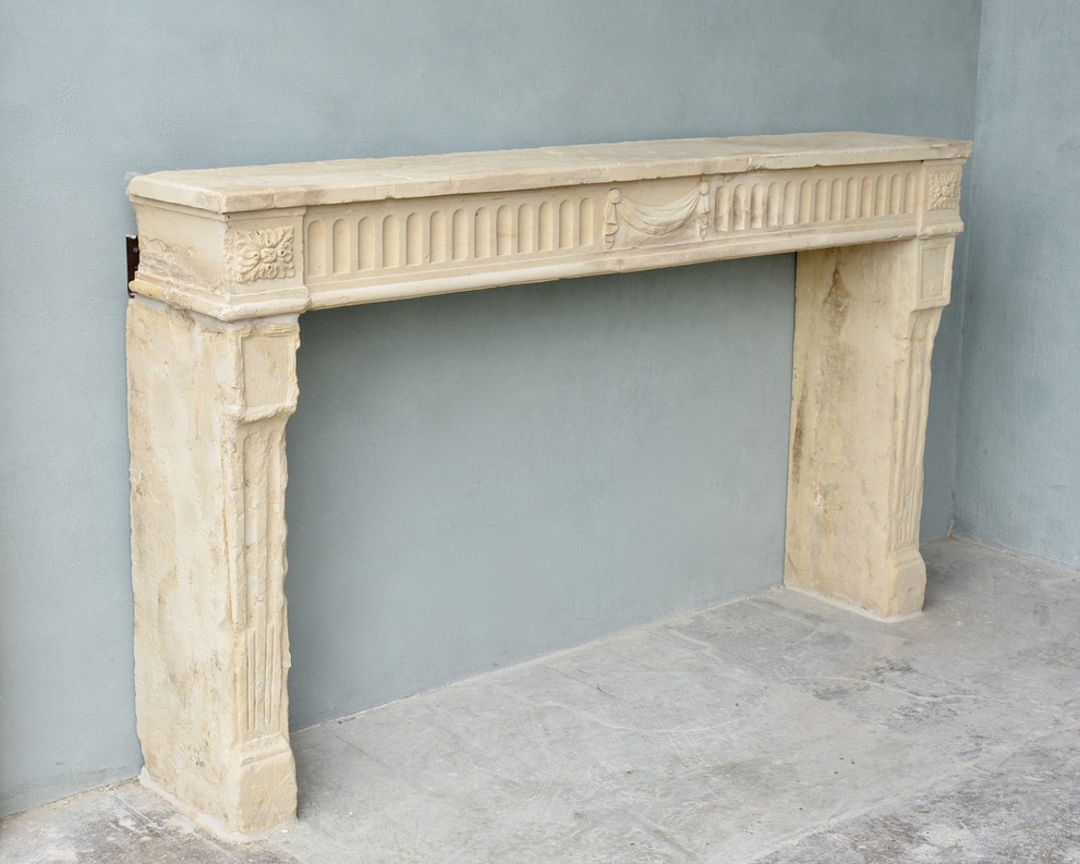 Louis XVI Cheminée from the Salon of an 18th c. Maison de Ville in Avignon, France - image 2