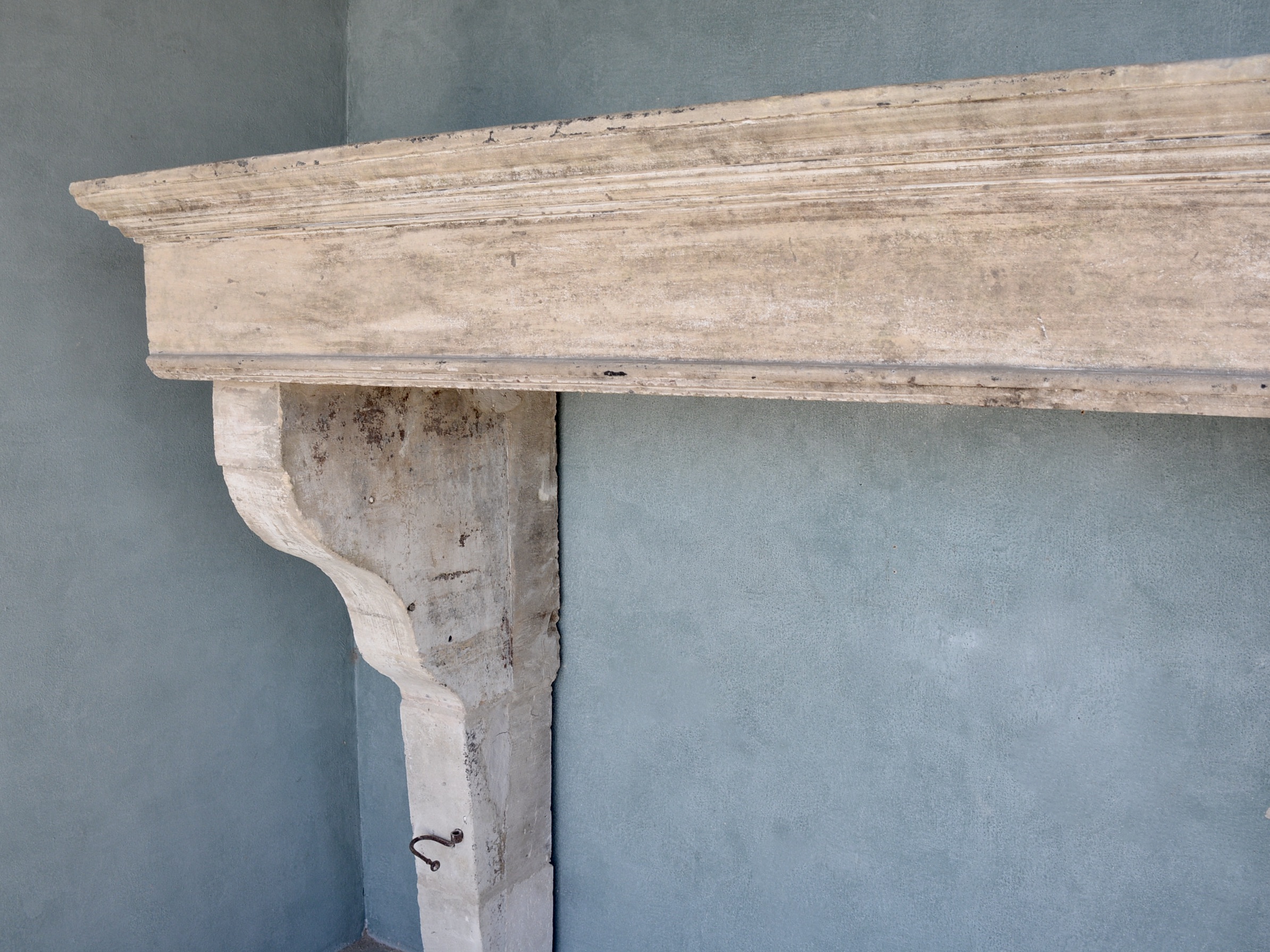 18th c. Cheminée from a Bastide outside of Caraillon, France - image 4